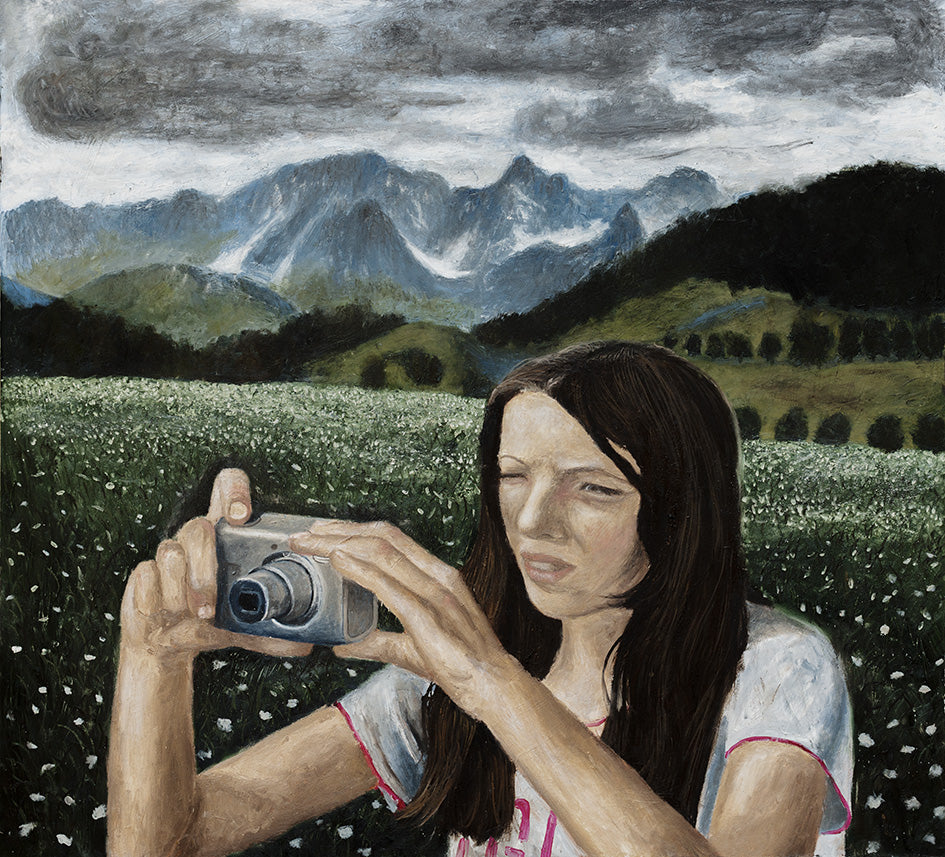 Ragazza che scatta una foto (2025)
